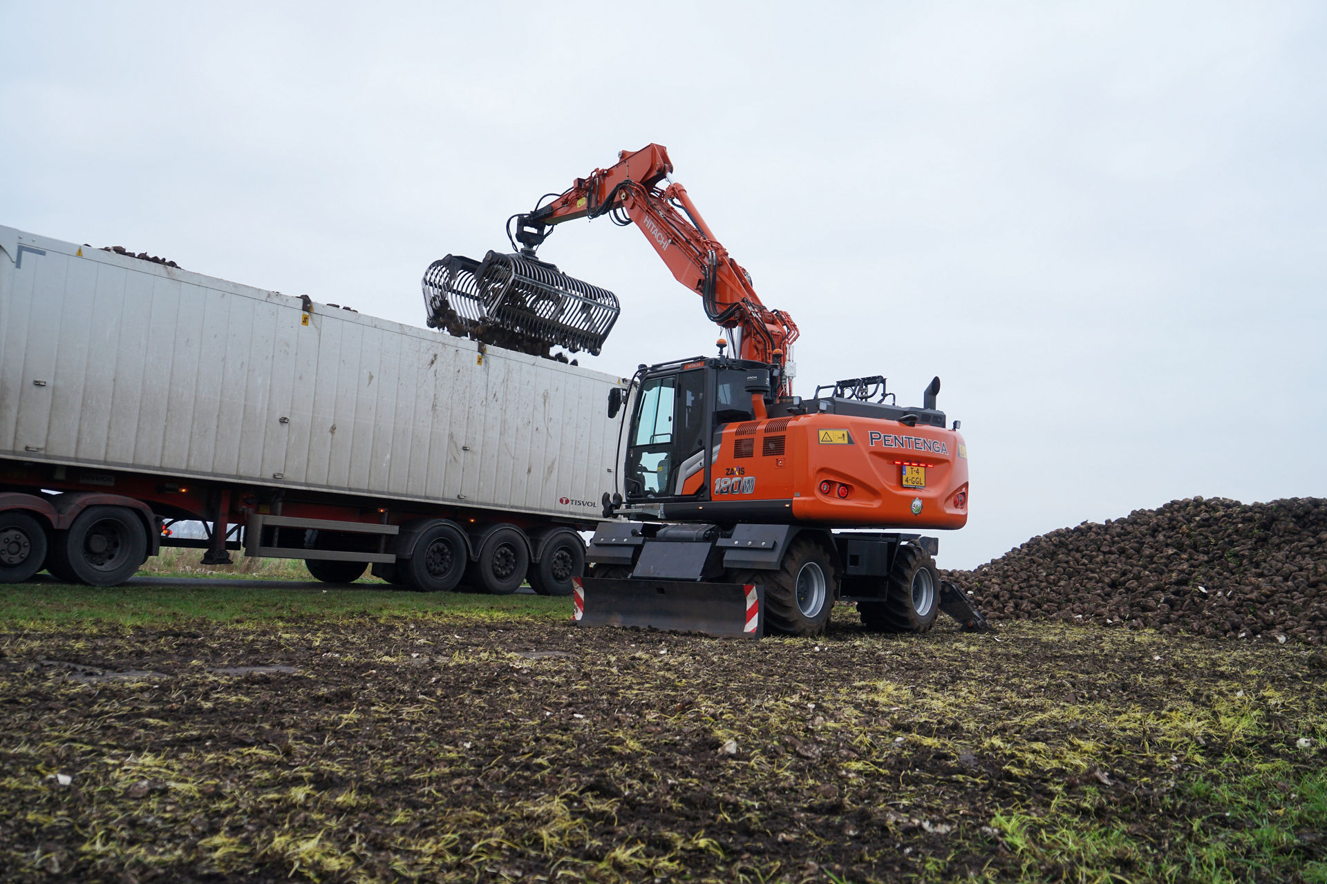 How a Hitachi wheeled excavator transformed beet harvest for Dutch